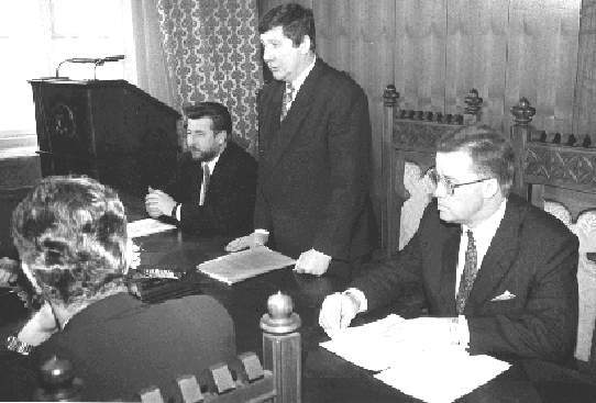 tr_v1a.jpg (28176 bytes)