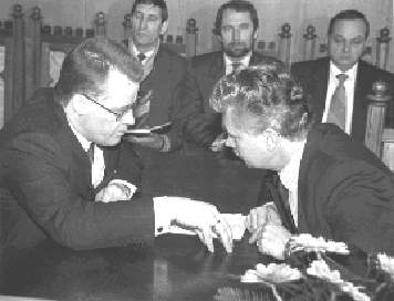 tr_v1b.jpg (13608 bytes)