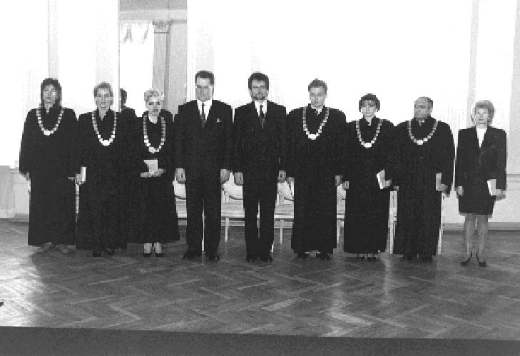 info2b.jpg (36096 bytes)