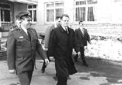 info4_1.JPG (29762 bytes)