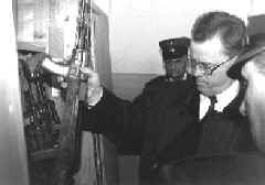 info4_2.JPG (22620 bytes)