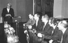 info1_1.JPG (28927 bytes)