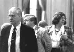 s2_4.JPG (24860 bytes)