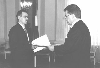 U1.JPG (10328 BYTES)