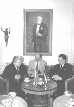 S1.JPG (14072 BYTES)