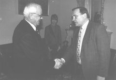 POLIS.JPG (5226 BYTES)