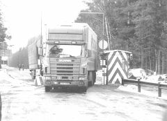 R16.JPG (10053 BYTES)