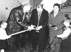 E3.JPG (19025 BYTES)