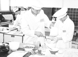 E2.JPG (22174 BYTES)