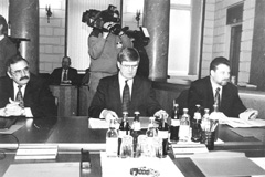 M7.JPG (24157 BYTES)