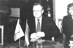 Z11.JPG (19364 BYTES)