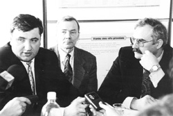 R1.JPG (21923 BYTES)