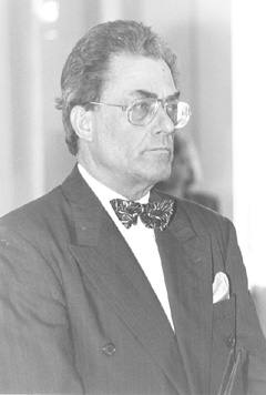 ES.JPG (25217 BYTES)