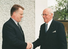 ULMANI~1.JPG (16518 BYTES)