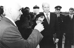 B5.JPG (12864 BYTES)