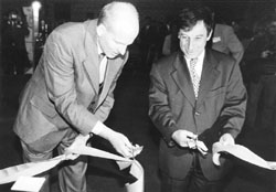 EX1.JPG (16482 BYTES)