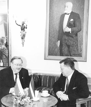 L2.JPG (34310 BYTES)