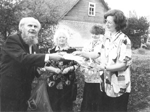 AK2.JPG (25243 BYTES)