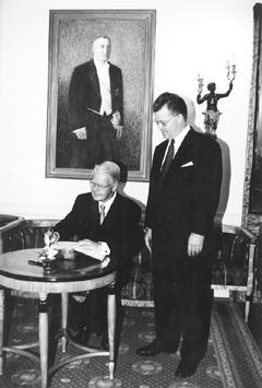 I4.JPG (32064 BYTES)