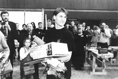 2V.JPG (24331 BYTES)