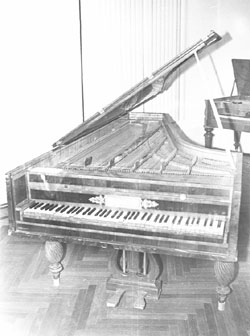 KLAVIER.JPG (22413 BYTES)