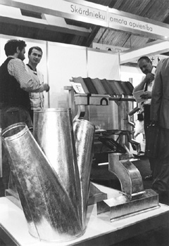 A3.JPG (40153 BYTES)