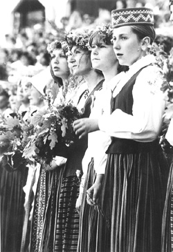 DB9.JPG (47556 BYTES)