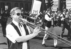 DG12.JPG (27674 BYTES)