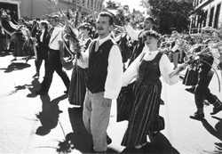 DG15.JPG (29573 BYTES)