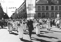 DG5.JPG (27063 BYTES)