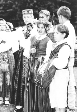 DN2.JPG (46877 BYTES)