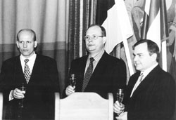 S11.JPG (15247 BYTES)