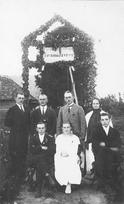 184.JPG (27038 BYTES)