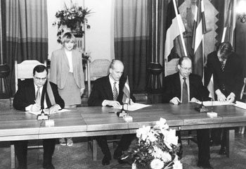 S10.JPG (29606 BYTES)