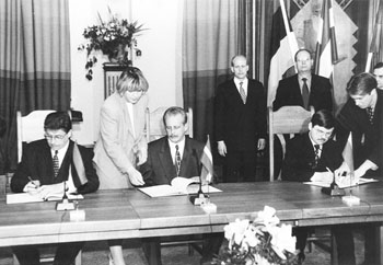 S9.JPG (29826 BYTES)