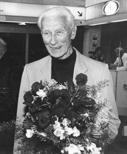 E1.JPG (26705 BYTES)