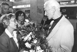 E6.JPG (19447 BYTES)