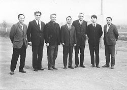 NIK-21.JPG (15490 BYTES)