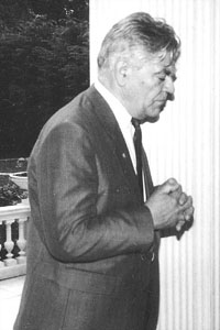 NIK10.JPG (16602 BYTES)