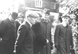 NIK3.JPG (15412 BYTES)