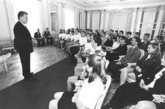 U1.JPG (18717 BYTES)