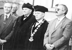 V2.JPG (23317 BYTES)