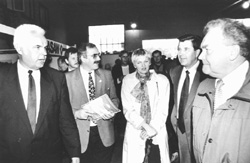 V16.JPG (22018 BYTES)