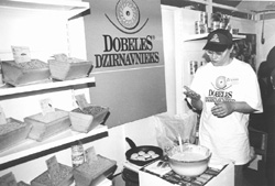 V25.JPG (24441 BYTES)