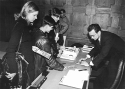 TT.JPG (24254 BYTES)