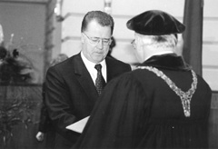 U2.JPG (15999 BYTES)