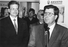 V1.JPG (18718 BYTES)