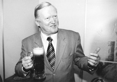 V15.JPG (16064 BYTES)