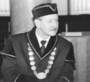 ENDZINS.JPG (15676 BYTES)