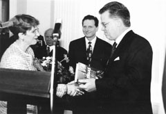 F8.JPG (14192 BYTES)